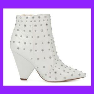 Sam Edelman ROYA Bootie in White Leather with Silver Studs - 9M (NEW)